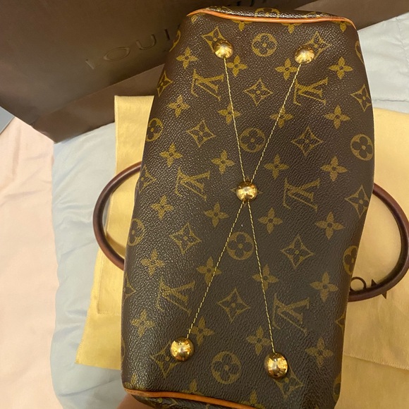 Louis Vuitton
Tivoli Handbag Monogram Canvas PM - Picture 10 of 16